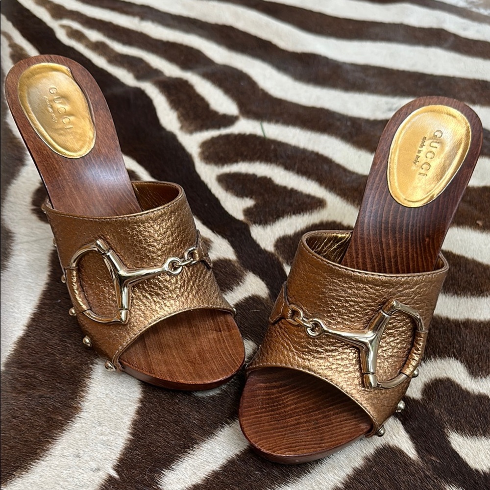 GUCCI Bronze Metallic Leather Sandals